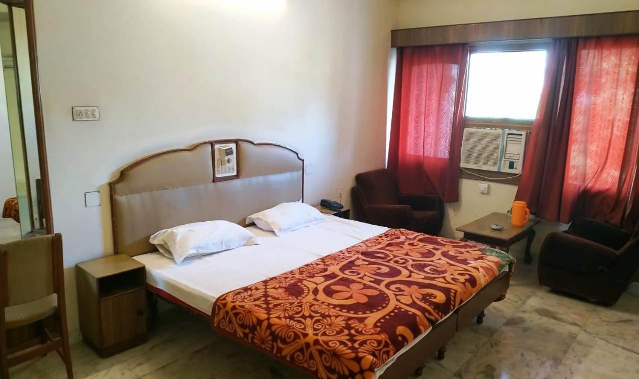 Hotel Vinayakam Udaipur Ngoại thất bức ảnh
