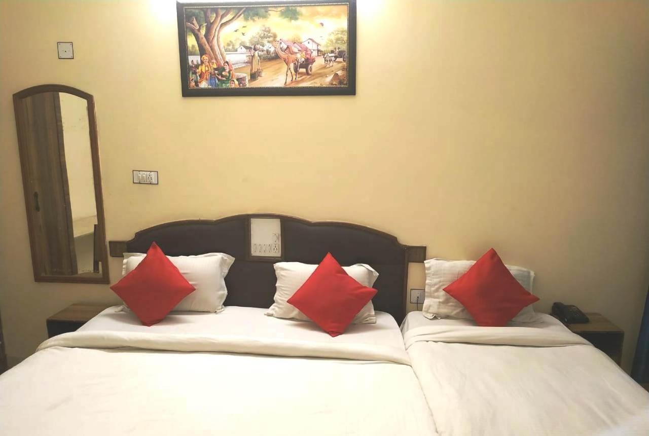 Hotel Vinayakam Udaipur Ngoại thất bức ảnh